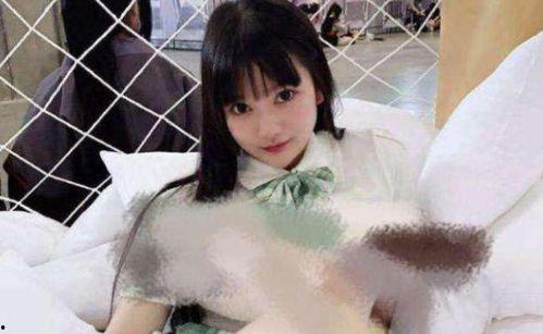 郑大校花吃瓜事件视频,校园生活瞬间走红网络
