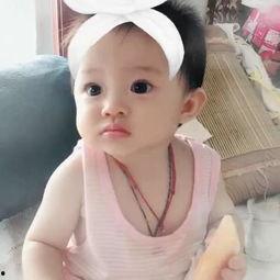 吃哈密瓜的宝宝视频,哈密瓜美味初体验