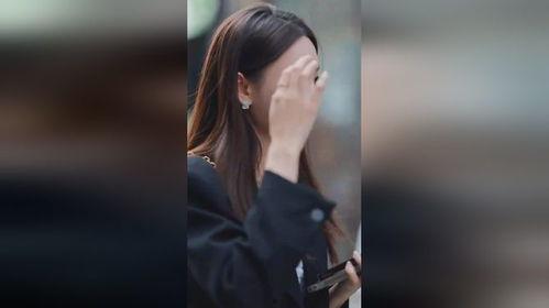 吃瓜黑衣小姐姐视频下载,揭秘吃瓜黑衣小姐姐视频下载攻略