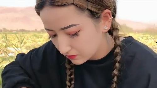 新疆吃哈密瓜美女视频,美女与瓜果共舞