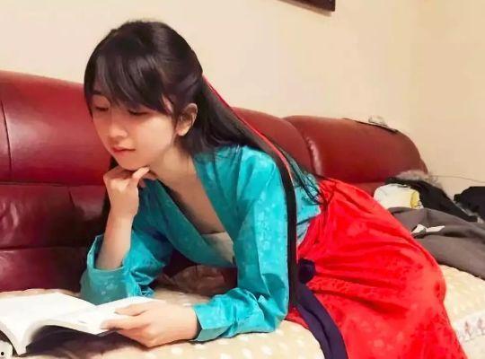 南京学妹吃瓜视频曝光是真的吗