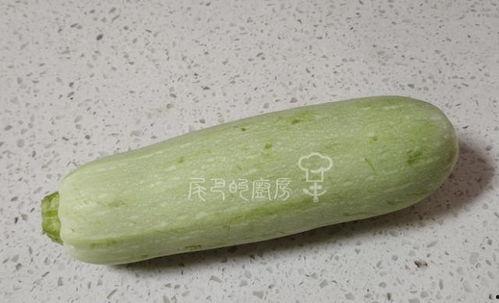 吃瓜撑肚子视频素材高清