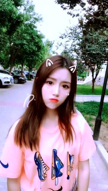 吃梨瓜搞笑女的视频,笑料百出，欢乐无限