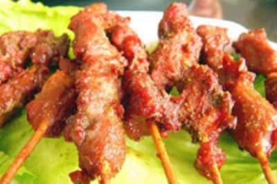 刘大瓜吃烤羊肉串视频在线观看,美味瞬间，尽享人间烟火气