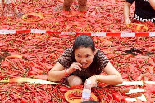 湖南小伙吃切瓜事件视频,网友惊呼“瓜王”诞生！