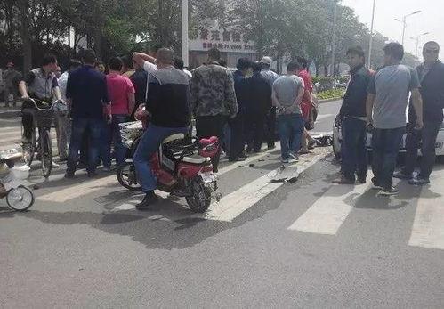 撞车吃瓜视频大全集免费观看,免费观看视频大全集精彩瞬间