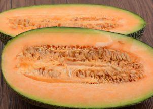 越南人吃哈密瓜视频,哈密瓜的独特风味体验