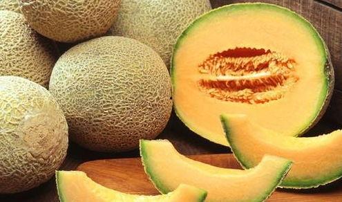越南人吃哈密瓜视频,哈密瓜的独特风味体验