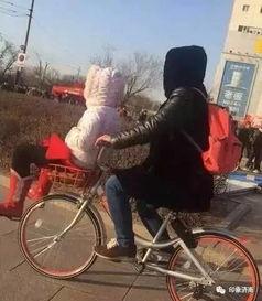 吃瓜奇葩自行车事件视频,奇葩自行车事件引发网友热议